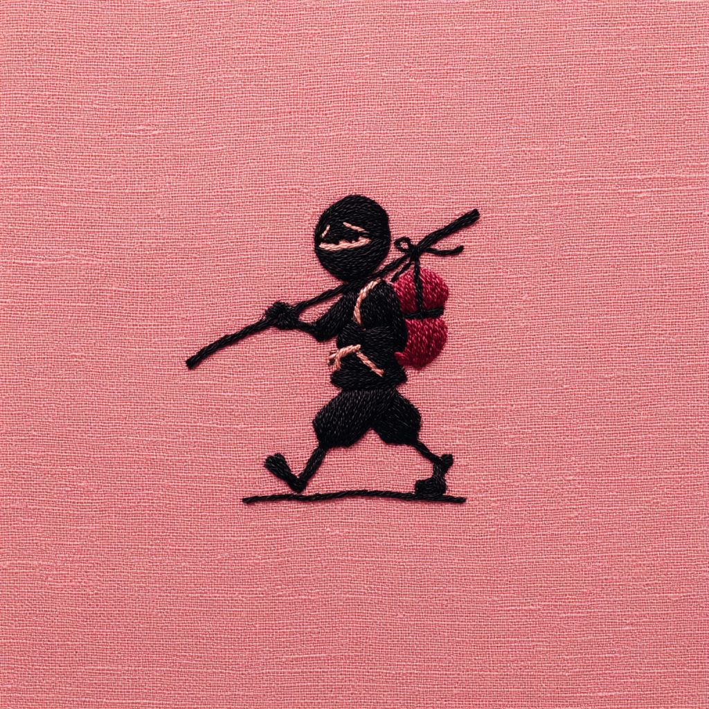 以时尚风格展现微笑忍者背包一角的简约刺绣