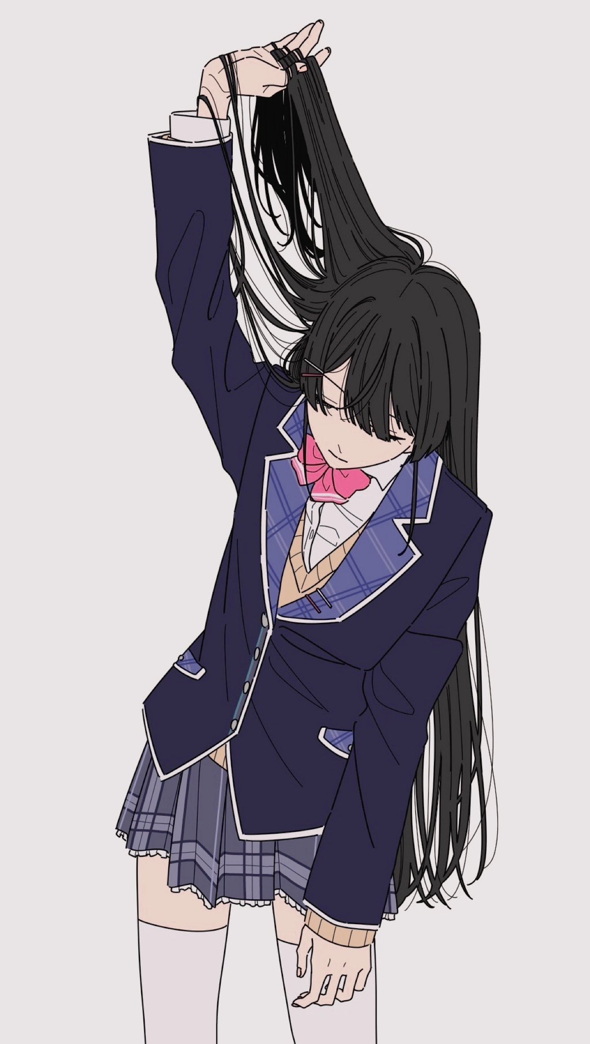Diese Illustration zeigt eine Figur in einer strukturierten Schuluniform mit tiefem Marineblau, sanftem Lavendelkaromuster, Creme und bemerkbarer heißer rosa Schleife