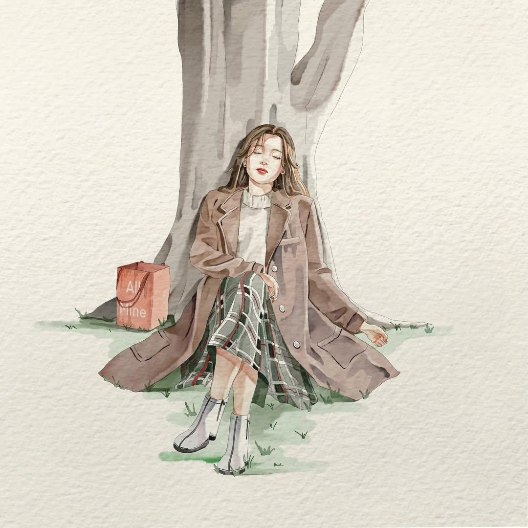 一位年轻女性身着秋季时尚，靠在树干上，闭眼享受宁静时光