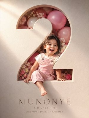 럭셔리 생일 포스터 디자인, 2세 아기의 웃음을 강조