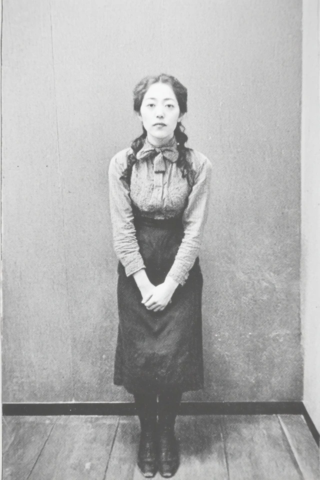 صورة فردية عتيقة بالأبيض والأسود